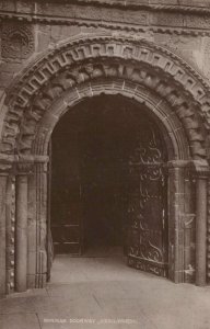 Warwickshire Postcard - Norman Doorway, Kenilworth Church    RS22831