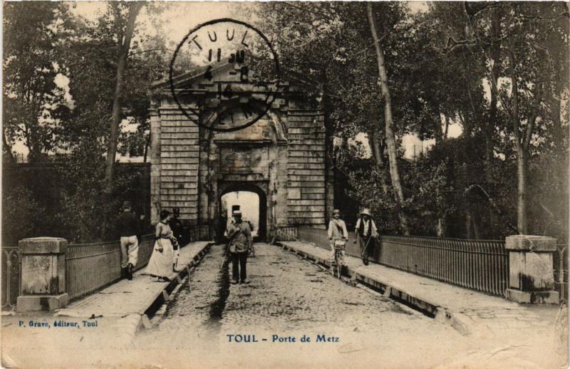 CPA TOUL - Porte de Metz (386055)