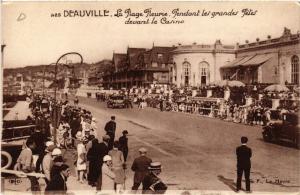 CPA DEAUVILLE - La Plage Fleure. Pendant les grandes Fétes devant (515714)