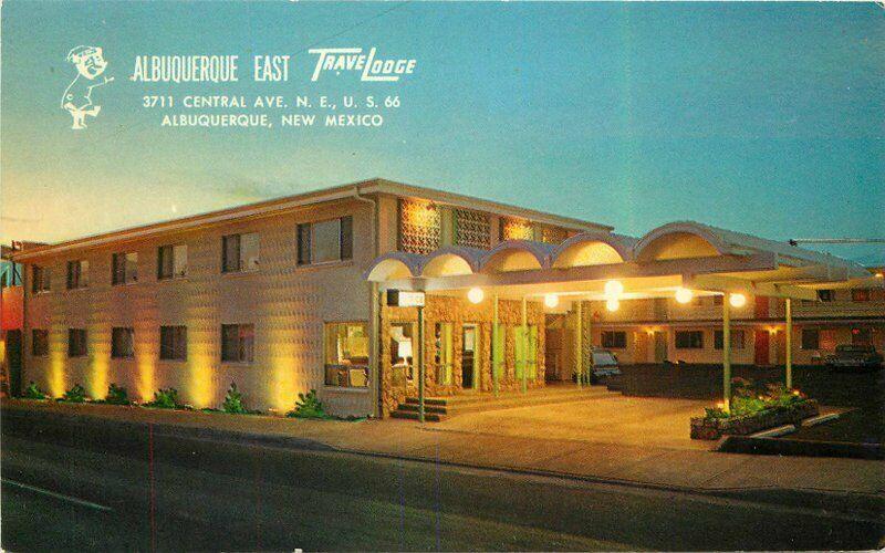 Albuquerque New Mexico Travelodge Night entrance 1950s Route 66 Postcard 5362