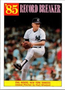1986 Topps Baseball Card '85 Record Breaker Phil Niekro Yankees sk10664