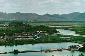 CONTINENTAL SIZE POSTCARD VIEW OF THE SHUMCHUN RIVER LUKMACHOW HONG KONG 1970s