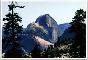 VINTAGE CONTINENTAL SIZE POSTCARD VIEW OF HALF DOME YOSEMITE PARK CALIFORNIA