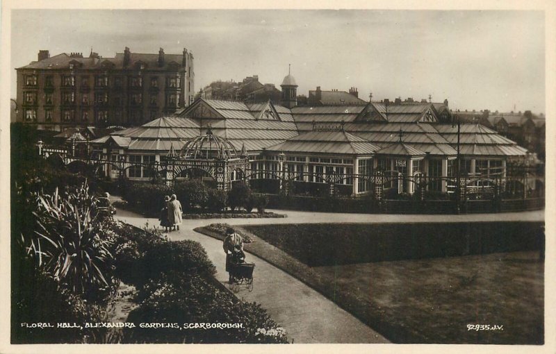 Postcard UK England Scarborough, Yorkshire Alexandria gardens