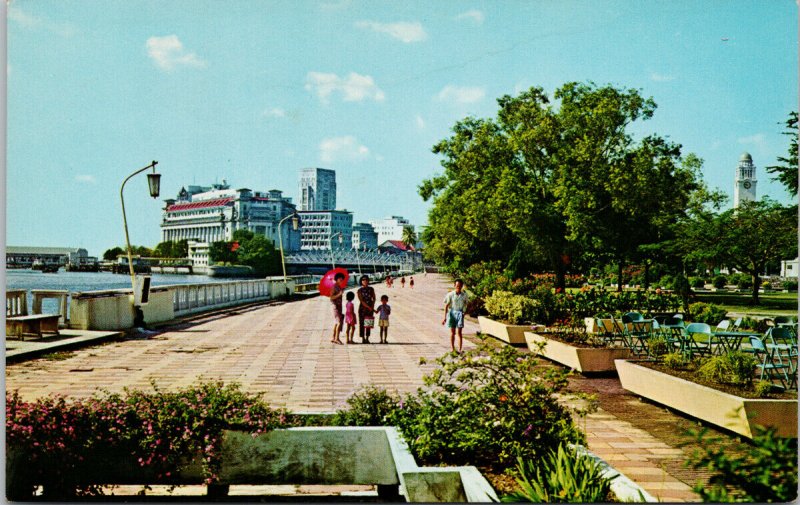 Singapore Queen Elizabeth Walk Unused Postcard G55