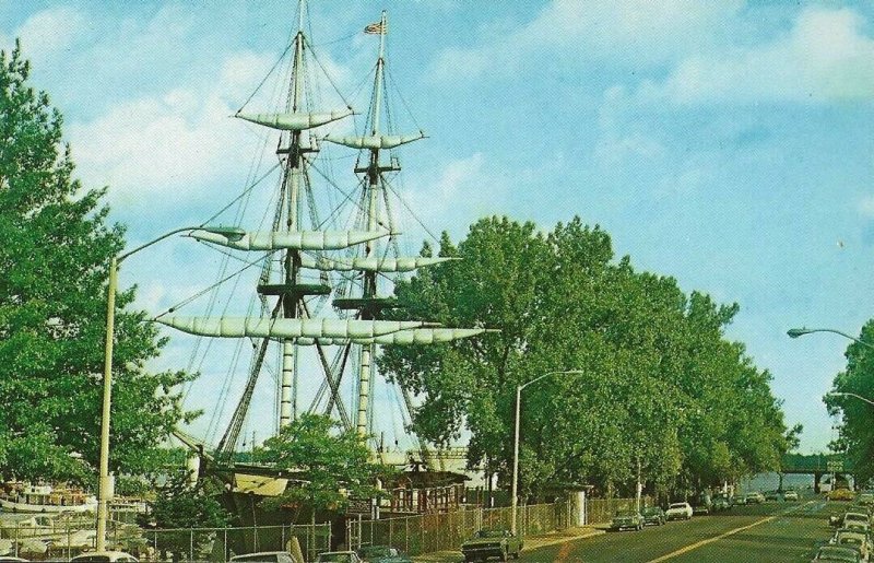 Postcard: Flagship Niagara Resting State St. & Public Dock Erie, Pa. Unposted 