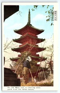 1930s TOKYO JAPAN UENO PARK OLD MAID CLEARING LEAVES JAPANESE POSTCARD P1527