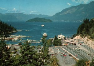 CONTINENTAL SIZE POSTCARD HORSESHOE BAY WEST VANCOUVER BRITISH COLUMBIA CANADA