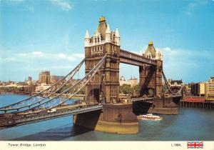 BR90947 tower bridge london ship bateaux  uk
