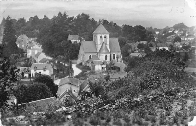 BR51313 Rochecorbon l eglise et le coteau France