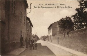 CPA VÉNISSIEUX Rue de CHAMPAGNEux (806017)