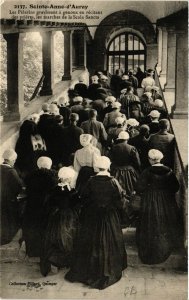 CPA Ste-ANNE-d'AURAY - Les Pelerins gravissant a genoux en recitant (431865)