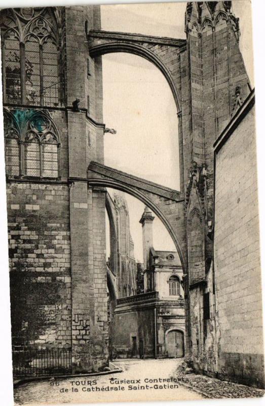 CPA TOURS-Curieux Contreforts de la Cathédrale St-Gatien (266156)