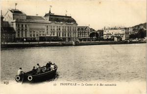 CPA TROUVILLE - Le Casino et le Bac automobile (422264)