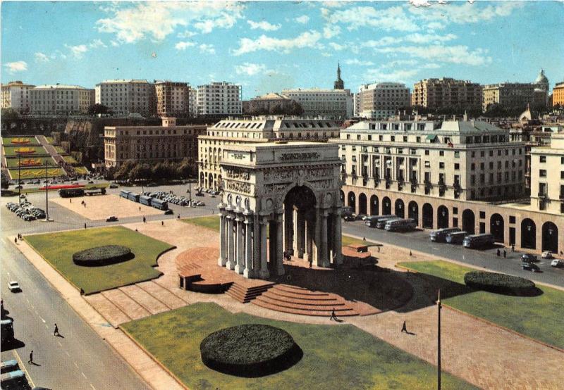 BR9889 Genova Piazza della Vittoria e monumento ai Caduti   italy