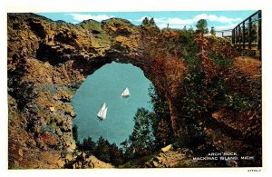 Postcard BOAT SCENE Mackinac Island Michigan MI AU8926