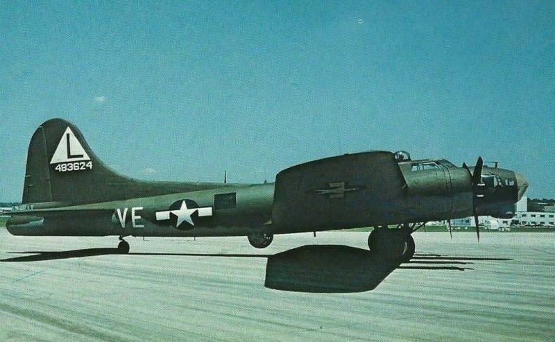 Postcard: Boeing B-17G Flying Fortress WW 2 Bombing Of German Industrial Targets 