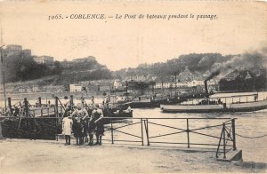 uk42062 le pont de bateauxpendant le passage coblence germany koblenz