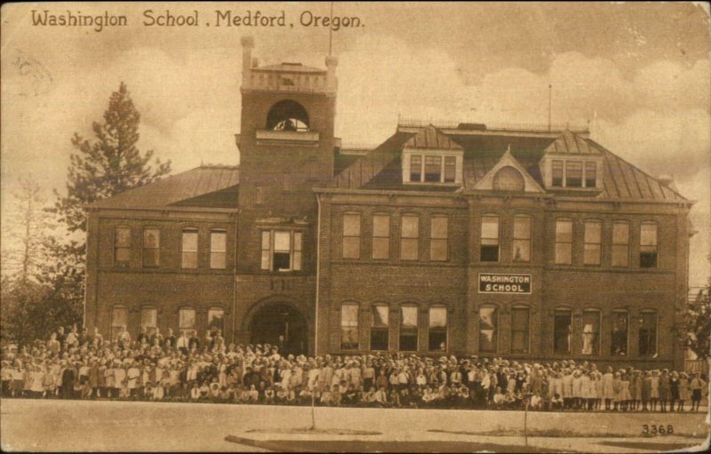 Medford OR Washington School & Students c1910 Postcard 