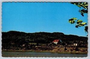 Clubhouse, Chalet, Club de Golf de Bic, Rimouski, Quebec, Vintage Postcard