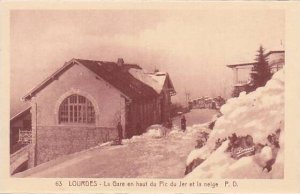 France Lourdes La Gare en haut du Pic du Jer et la neige