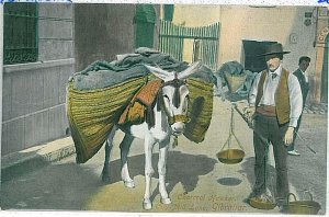 25411 - Postcard VINTAGE POSTCARD - GIBRALTAR: ETHNIC - CHARCHOAL HAWKER-