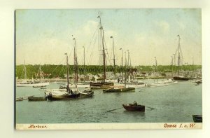 h0149 - Boats in the Harbour , Cowes , Isle of Wight - postcard