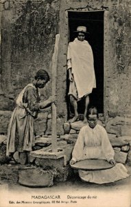Madagascar Rice Hulling Vintage Postcard 08.56