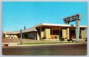 Roadside~Cairo Illinois~City Motel St View~Lamp~Sign~Moderne~1950s Postcard
