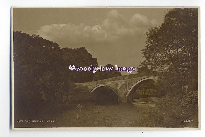 Ju665 - Old Bridge , Ilkley , Yorkshire , Judges postcard 2671