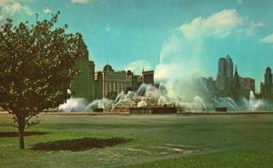 Vintage Postcard View Buckingham Memorial Fountain Grant Park Chicago Illinois