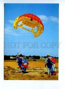 179517 parachutism GST Landung im Ziel old postcard