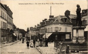 CPA LIANCOURT - Un coin de la Place et Rue VICtor-Hugo (259756)