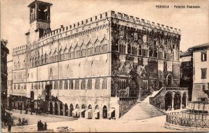 VINTAGE POSTCARD THE PUBLIC PALLACE AT PERUGIA ITALY IN THE 1920's