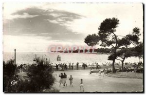 Modern Postcard La Rochelle Beach is against day