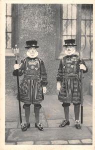 BR80187 head warder and yeoman gaoler in state dress tower military   london  uk