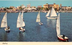 ST PETERSBURG FLORIDA~SAILBOATS MANEUVER WATERFRONT PARK~SKYLINE POSTCARD 1960s