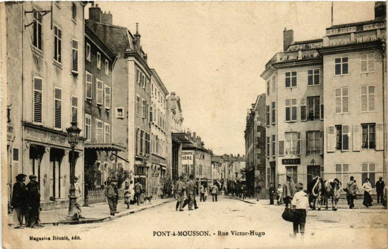 CPA PONT-a-MOUSSON Rue Victor-Hugo (864764)