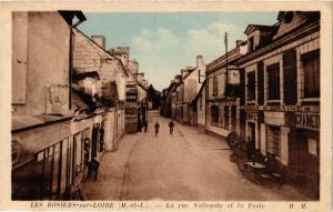 CPA Les ROSIERS-sur-LOIRE - La rue Nationale et la Poste (296527)