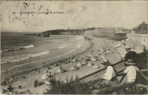 CPA Biarritz La Plage et le Phare FRANCE (1126946)