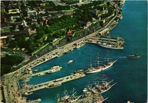 CPM AK Oslo, Aerial view of the harbor and Akershus Castle NORWAY (833792)