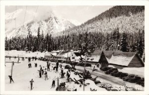 Skiers at Summit Snowqualmie Pass WA Skiing Ellis #462 RPPC Postcard F98