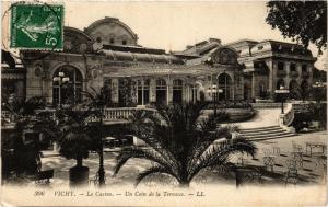 CPA VICHY Le Casino Un coin de la Terrasse (682830)