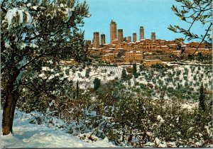 VINTAGE CONTINENTAL SIZE POSTCARD SNOW-TIPPED GIMIGNANO ITALY