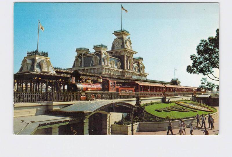 VINTAGE POSTCARD WALT DISNEY WORLD STEAM RAILROAD MAGIC KINGDOM