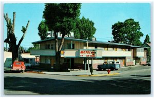 LAKEVIEW, OR Oregon ~ Roadside A A MOTEL c1960s Cars Lake County Postcard