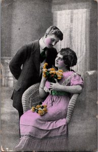 Romantic Victorian Couple Vintage Postcard C001