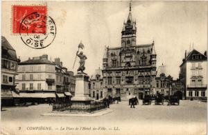 CPA COMPIEGNE - La Place de l'Hotel-de-Ville (291342)