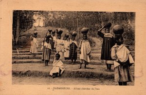 Madagascar Let's Fetch Water Vintage Postcard 09.90