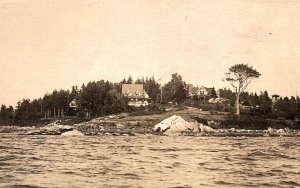 c1910 LIKELY MAINE COTTAGES ON POINT ALONG SEASHORE PHOTO RPPC POSTCARD P1174